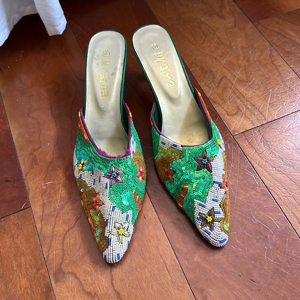 Drama kitten heel with beads and sequins